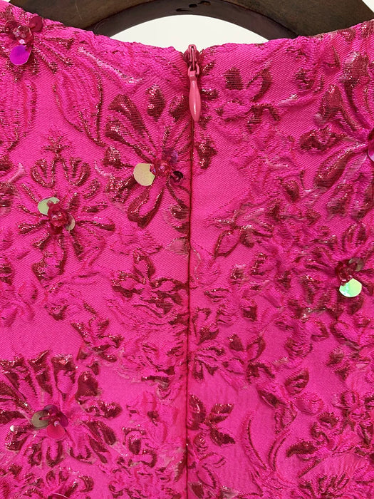 Luxury slim fitting short sleeved dress with exquisite and luxurious feel